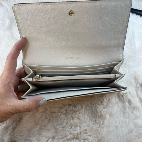 Michael Kors Fulton MK Logo White Leather Wallet - Picture 3 of 5